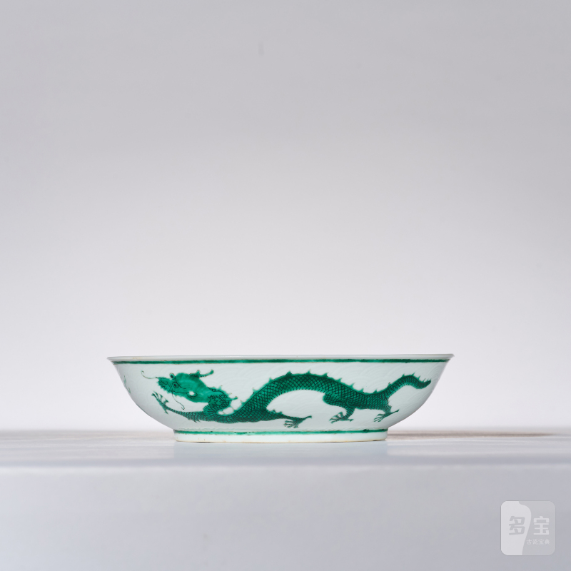清光绪 白釉暗刻海水绿龙纹盘 - 图3